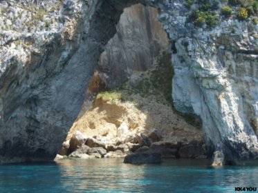 Paxos Westküste, Meereshöhlen und -grotten