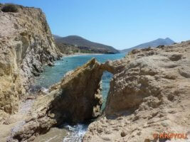 Vom Felsentor aus Blick auf den vielleicht schönsten Strand "Megalos Roukounas"