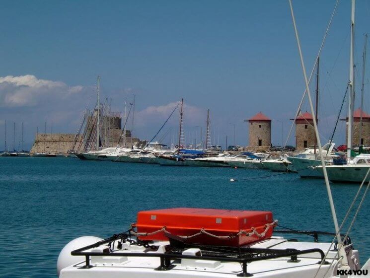 Bootsübernahme im Altstadthafen Rhodos
