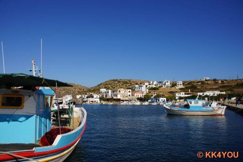 Der Hafen von Lipsi mit der Kirche Agios Ioannis Theologos