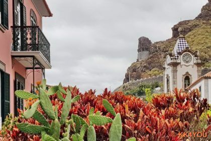 Zentrum von Ribeira Brava mit Rathaus und Kirche