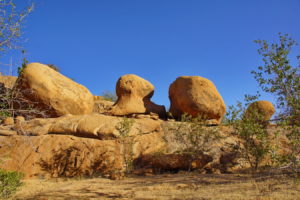 Erongo, riesenhafte im Sonnenlicht leuchtende Granitblöcke