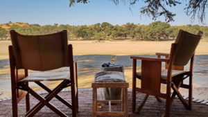 Terrasse mit Blick auf das Auob-Flussbett