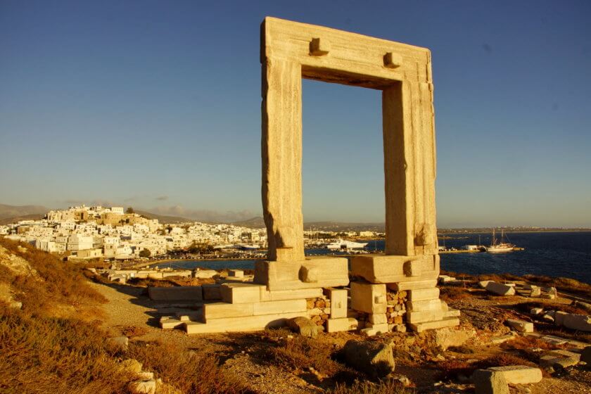 Naxos -Blick vom Tempeltor auf Naxos Stadt