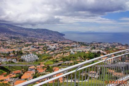 Blick auf Funchal mit Ponta de São Lourenço im Hintergrund