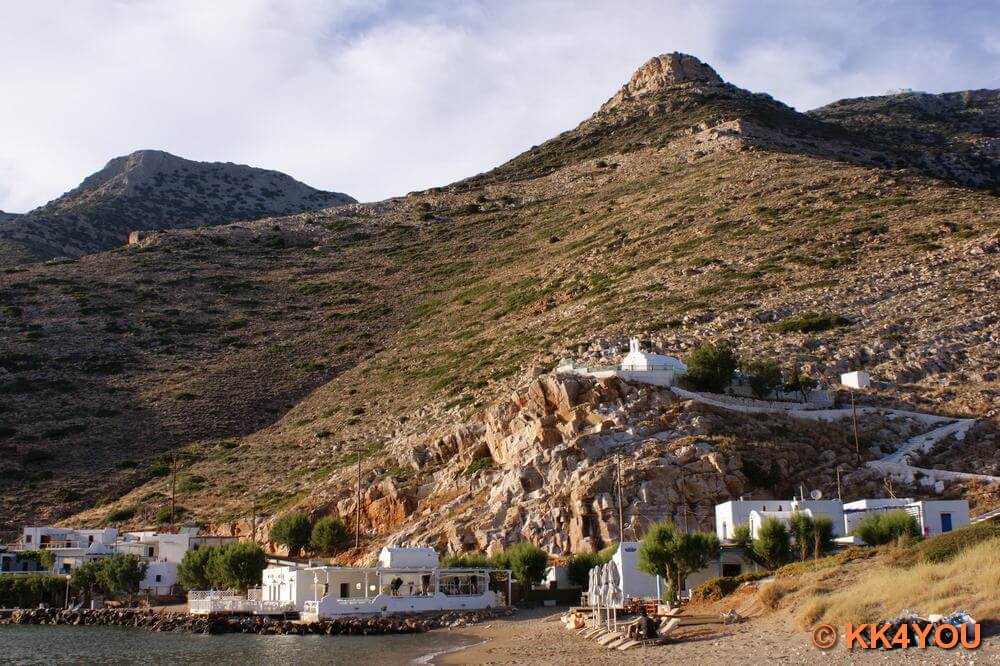 Sifnos -Kirche Agia Marina am nördlichen Ende der Bucht