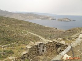 von Ormos Panormou Pfad ins Nirgendwo an der Nordküste