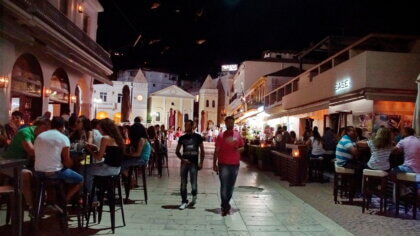 Zakynthos -Hafen bei Nacht