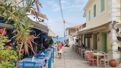 Agios Nikitas -Hauptgasse ist autofrei