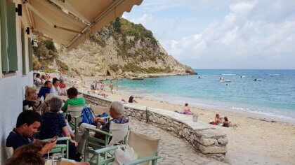 Agios Nikitas -dorfeigenen Sandstrand