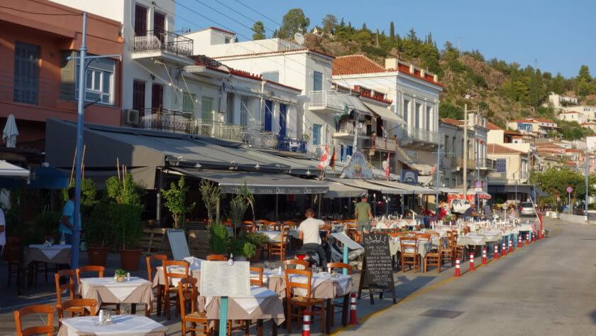 Hafenpromenade in Poros